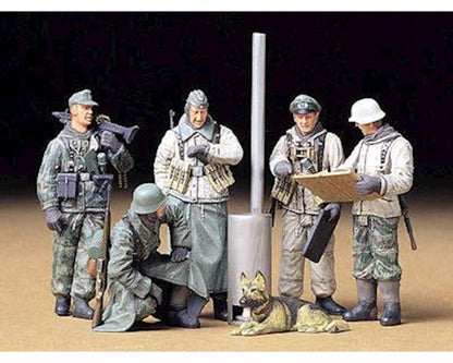 Tamiya 1/35 German Soldiers at Field Briefing