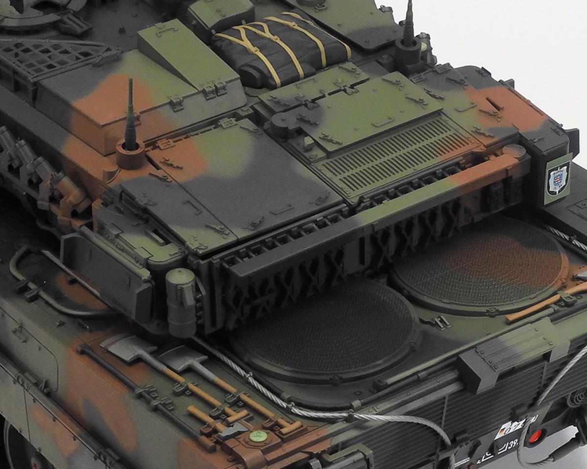 Tamiya 1/16 German Leopard 2 A7V Scale Electric RC Tank Kit (Full Option)